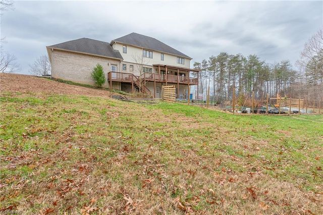 900 Warren Farm Road, Walnut Cove, NC 27052