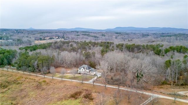 900 Warren Farm Road, Walnut Cove, NC 27052