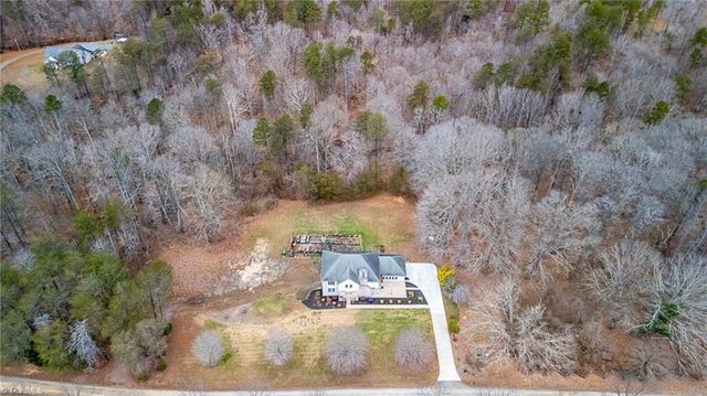 900 Warren Farm Road, Walnut Cove, NC 27052