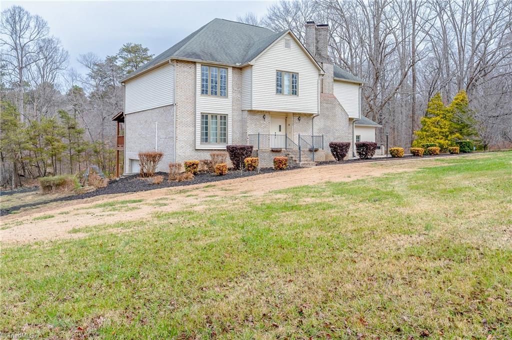 900 Warren Farm Road, Walnut Cove, NC 27052