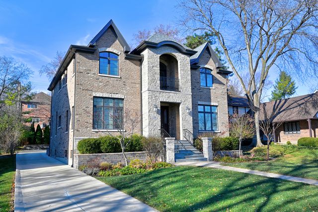 130 Oxford Avenue, Clarendon Hills, IL 60514