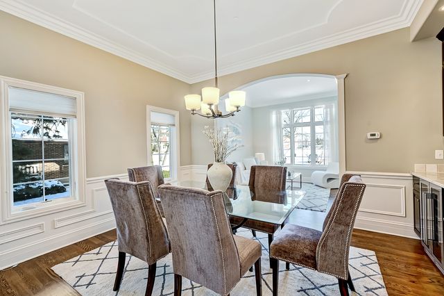 130 Oxford Avenue, Clarendon Hills, IL 60514