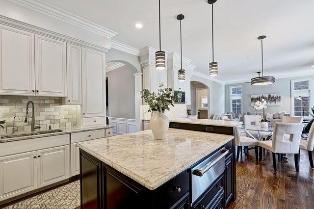 130 Oxford Avenue, Clarendon Hills, IL 60514