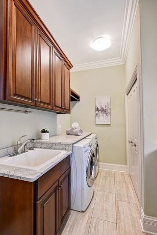 130 Oxford Avenue, Clarendon Hills, IL 60514