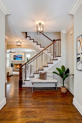 130 Oxford Avenue, Clarendon Hills, IL 60514