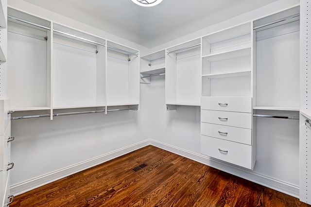 130 Oxford Avenue, Clarendon Hills, IL 60514