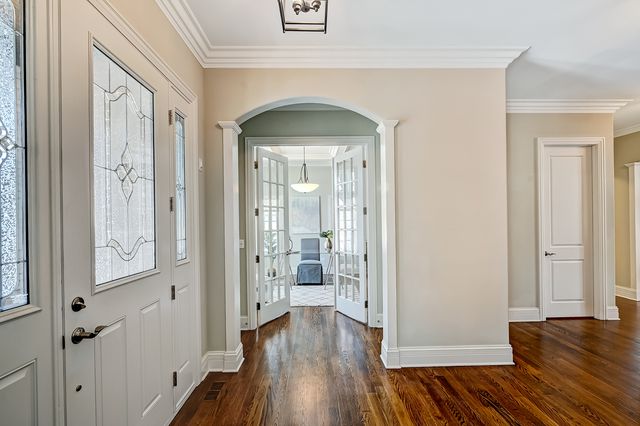 130 Oxford Avenue, Clarendon Hills, IL 60514