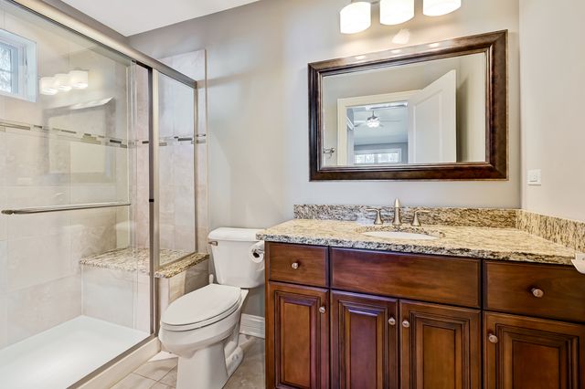 130 Oxford Avenue, Clarendon Hills, IL 60514