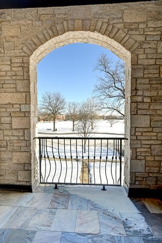 130 Oxford Avenue, Clarendon Hills, IL 60514