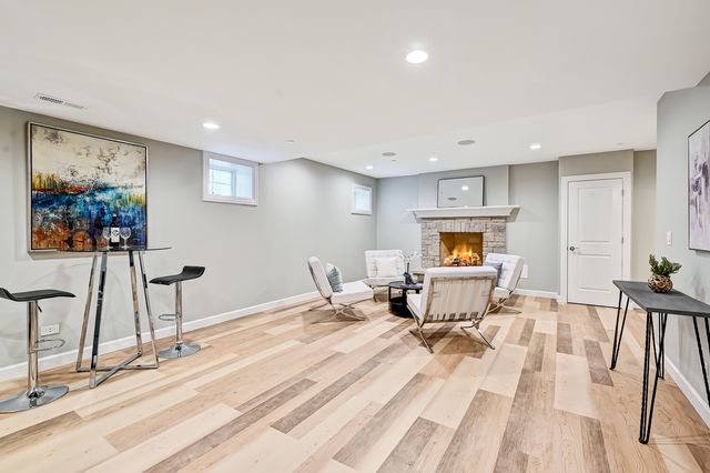 130 Oxford Avenue, Clarendon Hills, IL 60514