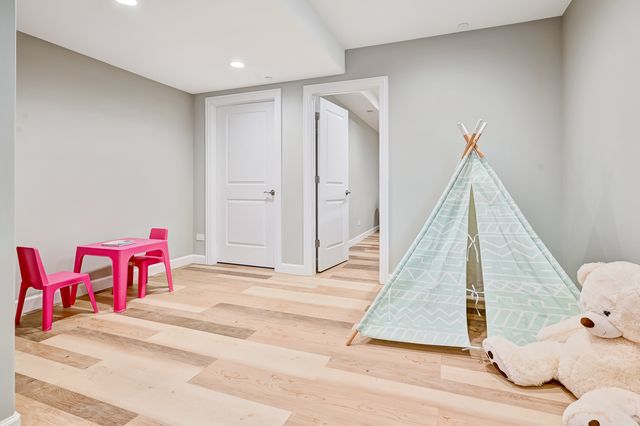 130 Oxford Avenue, Clarendon Hills, IL 60514