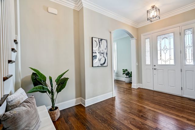 130 Oxford Avenue, Clarendon Hills, IL 60514