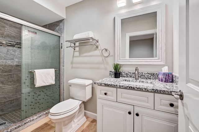 130 Oxford Avenue, Clarendon Hills, IL 60514