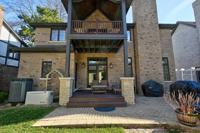 130 Oxford Avenue, Clarendon Hills, IL 60514