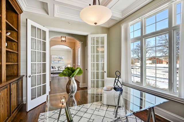 130 Oxford Avenue, Clarendon Hills, IL 60514