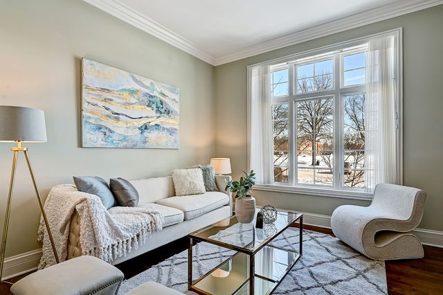 130 Oxford Avenue, Clarendon Hills, IL 60514