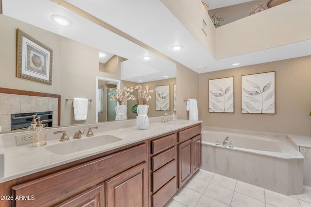 5822 W ABRAHAM Lane, Glendale, AZ 85308