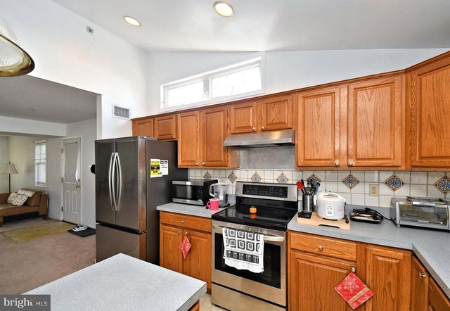 330 CROSSFIELD RD, King Of Prussia, PA 19406