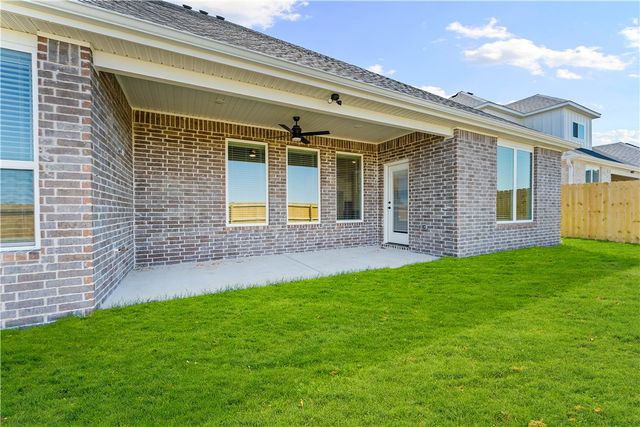 674 Primitivo Avenue, Tontitown, AR 72762