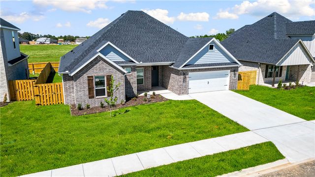 674 Primitivo Avenue, Tontitown, AR 72762