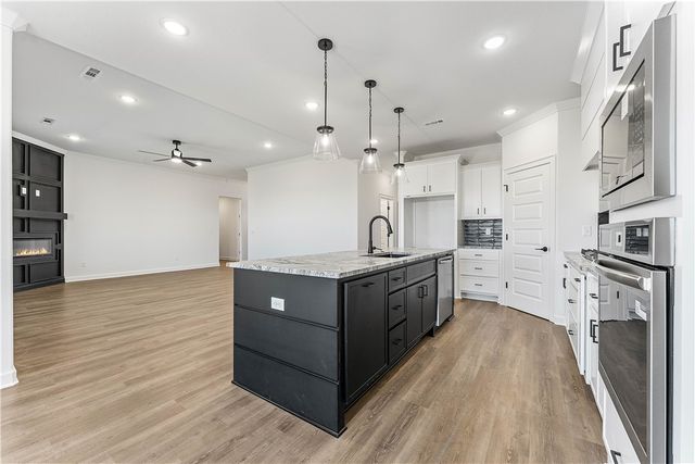 674 Primitivo Avenue, Tontitown, AR 72762