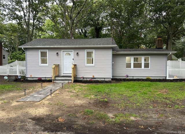 10 Barclay Road, Mastic Beach, NY 11951