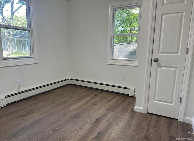 10 Barclay Road, Mastic Beach, NY 11951
