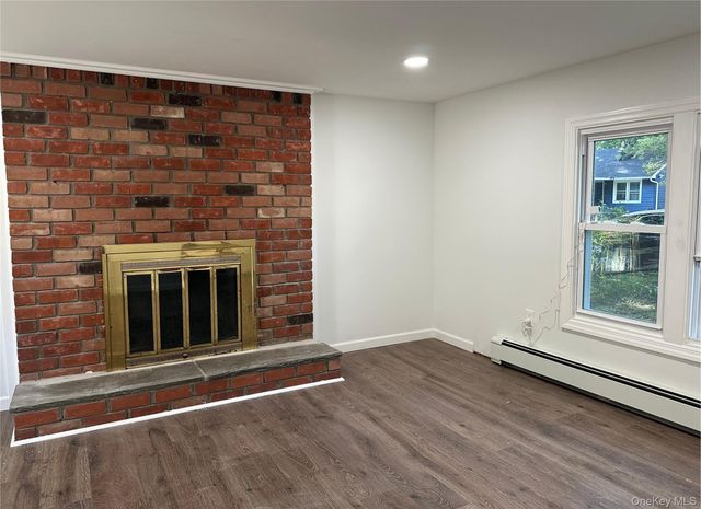 10 Barclay Road, Mastic Beach, NY 11951