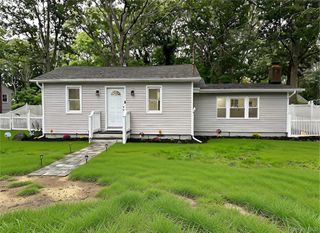 10 Barclay Road, Mastic Beach, NY 11951