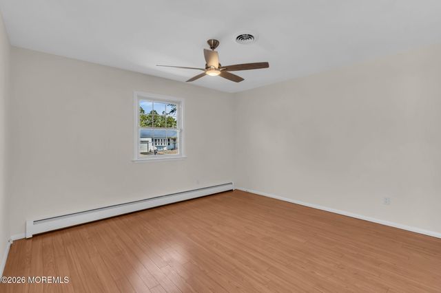 13 Killington Road, Toms River, NJ 08757