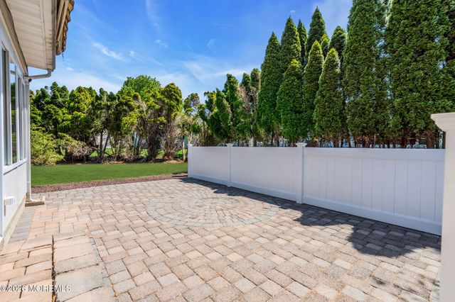 13 Killington Road, Toms River, NJ 08757