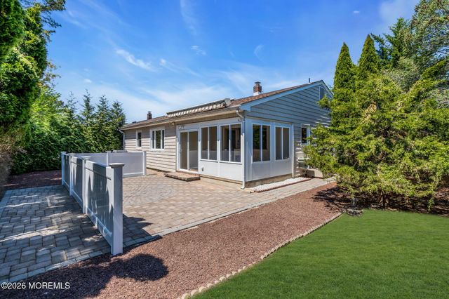 13 Killington Road, Toms River, NJ 08757