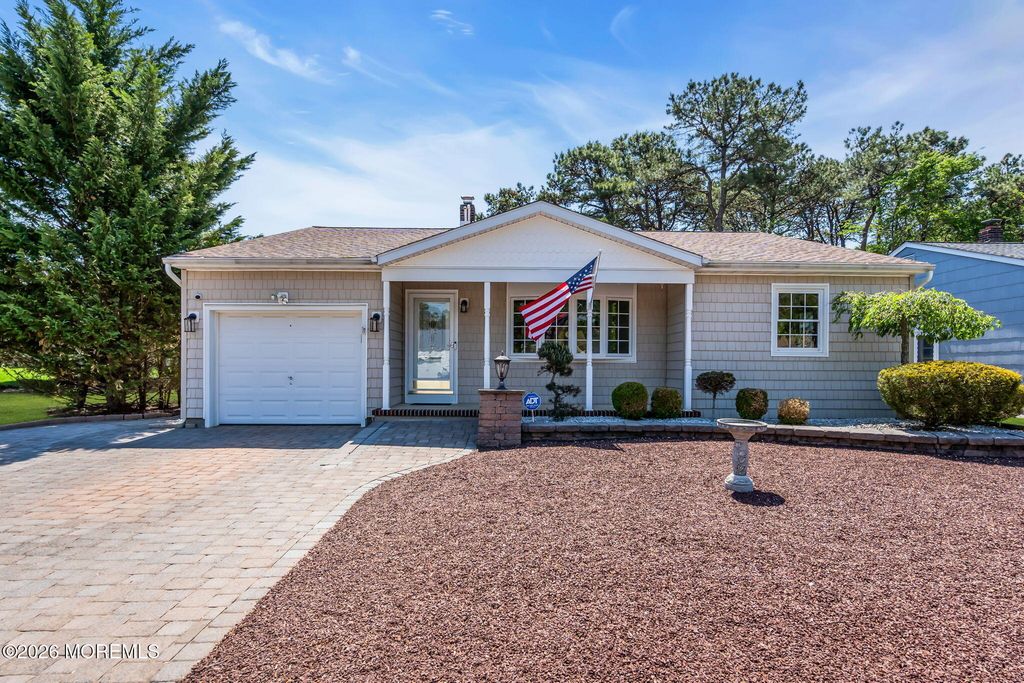 13 Killington Road, Toms River, NJ 08757