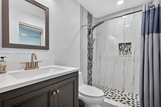 217 SE 5th St, Dania Beach, FL 33004