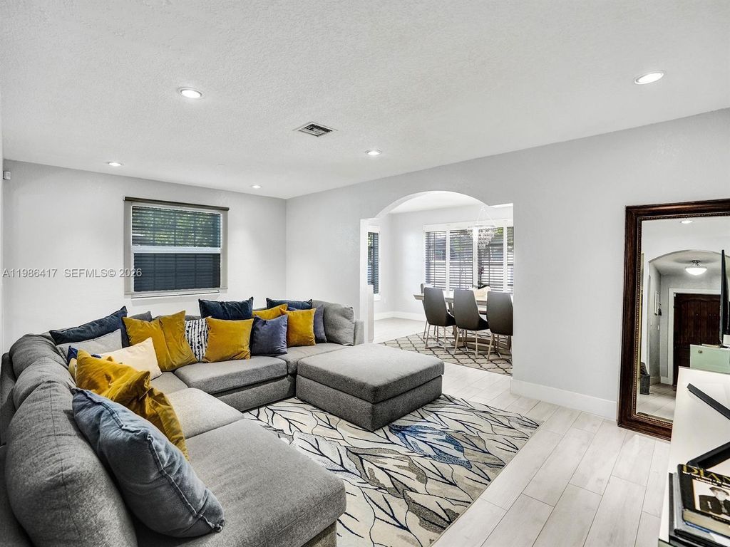 217 SE 5th St, Dania Beach, FL 33004