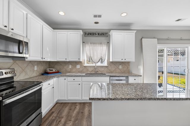 1431 Brighton Ave., Myrtle Beach, SC 29588