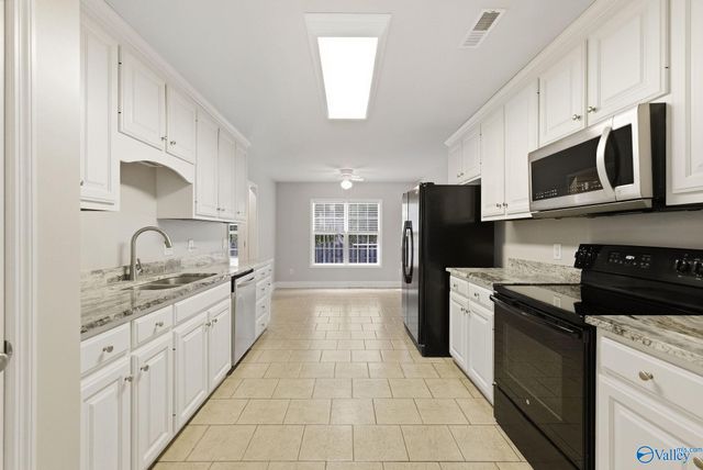 242 Chestnut Oak Circle, Owens Cross Roads, AL 35763