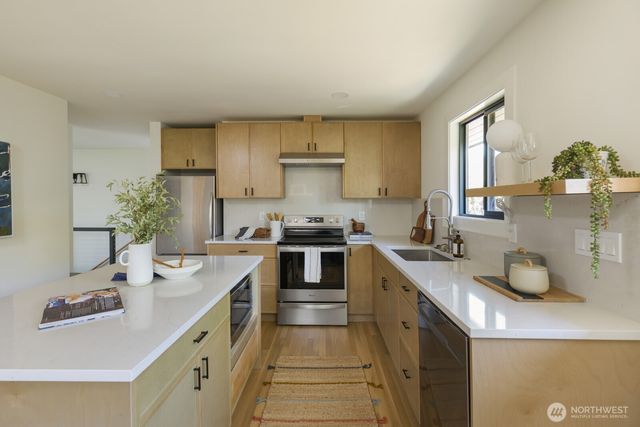 3430 39th Avenue W, Seattle, WA 98199