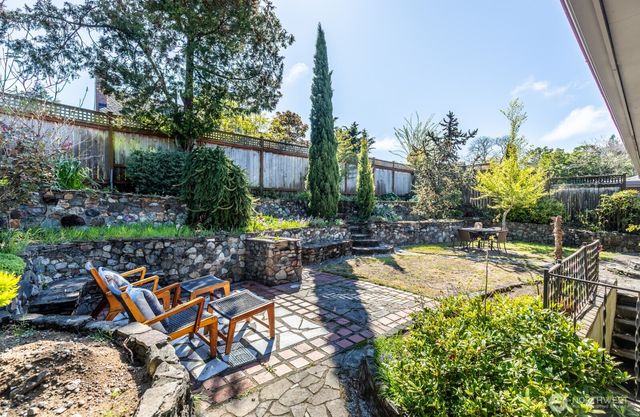 3430 39th Avenue W, Seattle, WA 98199