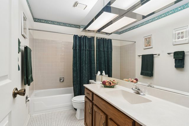 708 Newgate Lane B, Prospect Heights, IL 60070