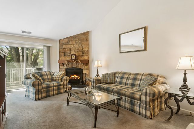 708 Newgate Lane B, Prospect Heights, IL 60070