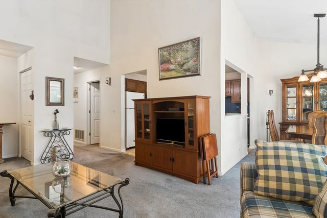 708 Newgate Lane B, Prospect Heights, IL 60070