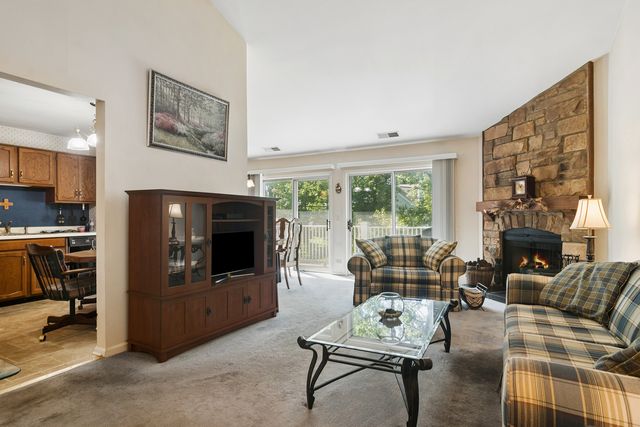 708 Newgate Lane B, Prospect Heights, IL 60070