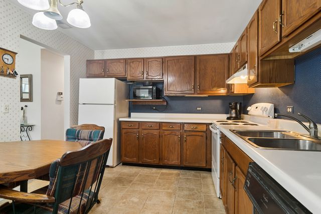 708 Newgate Lane B, Prospect Heights, IL 60070
