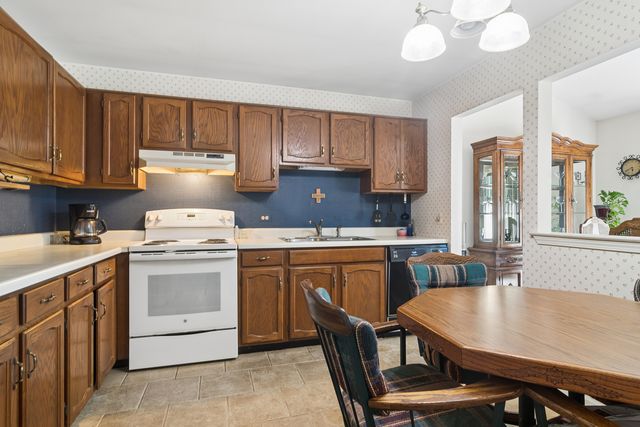 708 Newgate Lane B, Prospect Heights, IL 60070