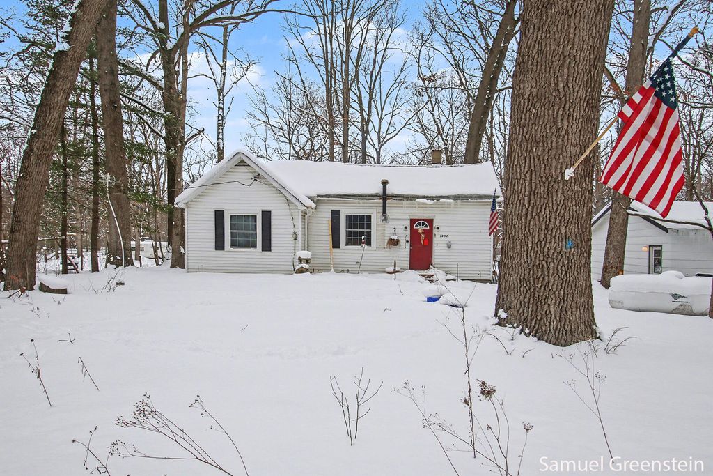 1258 56th Street, Fennville, MI 49408