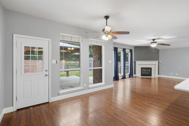 6020 Fannin Drive, Arlington, TX 76001