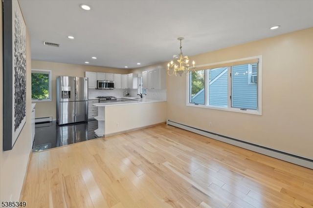 69 Larkspur Ln, Clifton City, NJ 07013