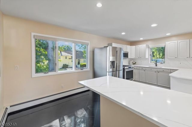 69 Larkspur Ln, Clifton City, NJ 07013