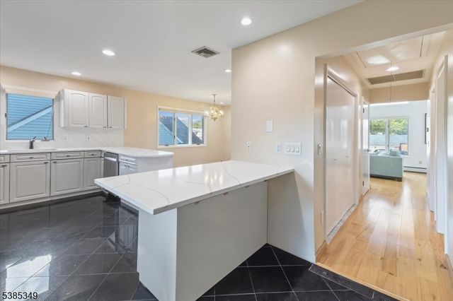 69 Larkspur Ln, Clifton City, NJ 07013